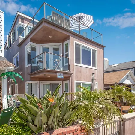 Luxury 3 Bedroom Walk To Beach & Pier